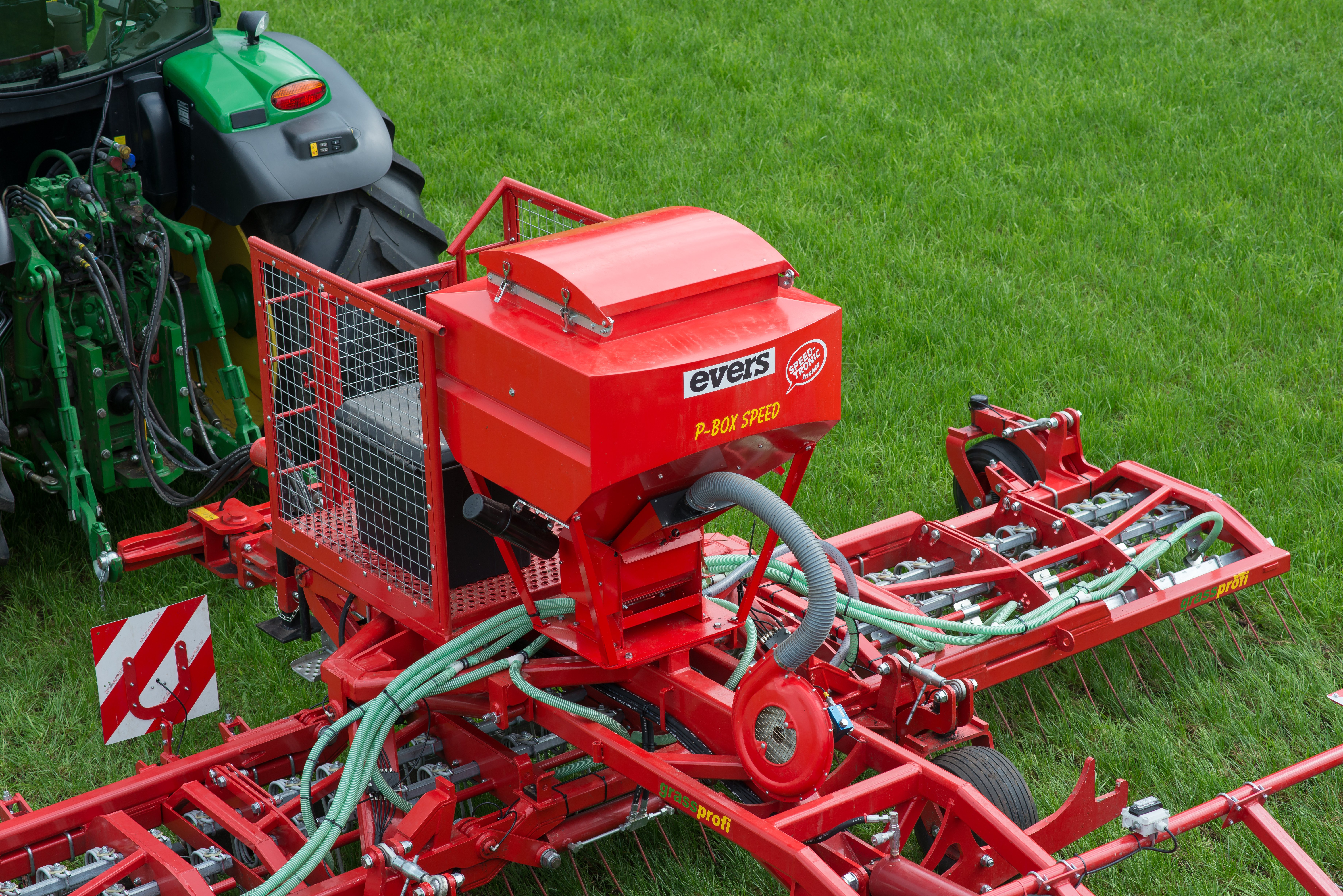 Pneumatic seed drill