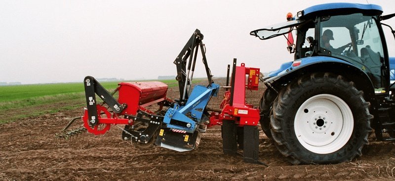 Subsoiler with harrow and seed drill, type Holsteiner