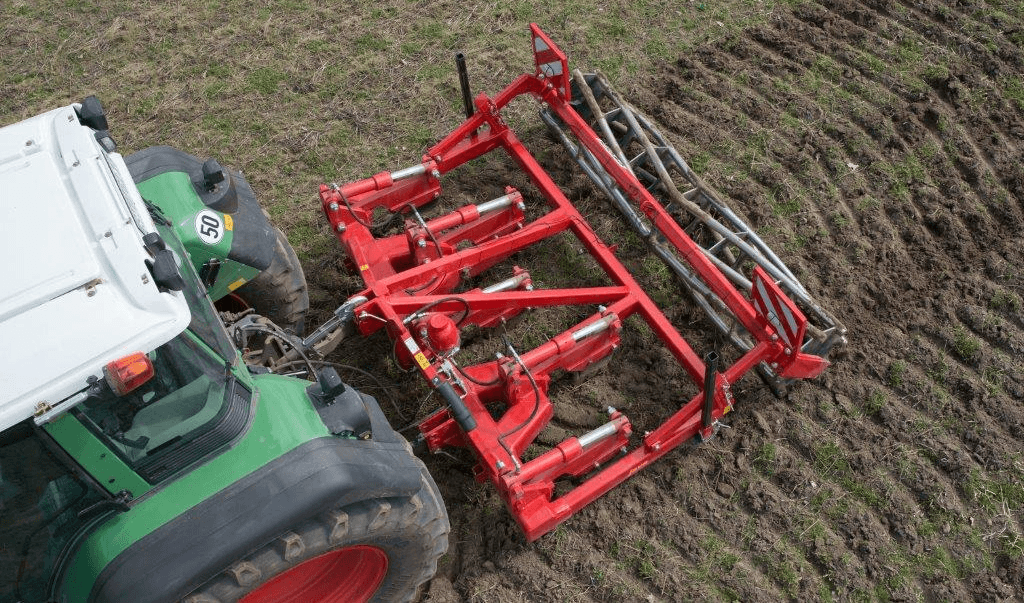 Subsoiler with rigid frame and hydraulic obstacle protection, type Java