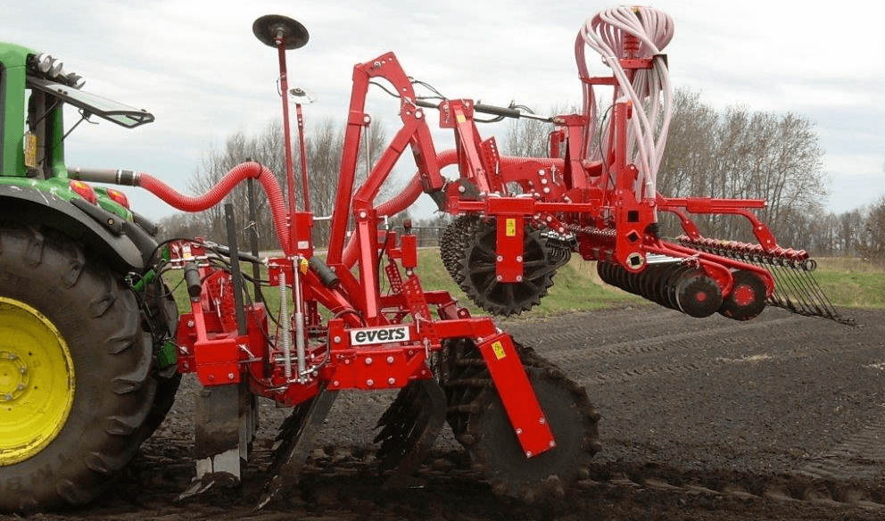 Pre-cultivator with MT-tines in combination with fixed tine cultivator, type Breton XL