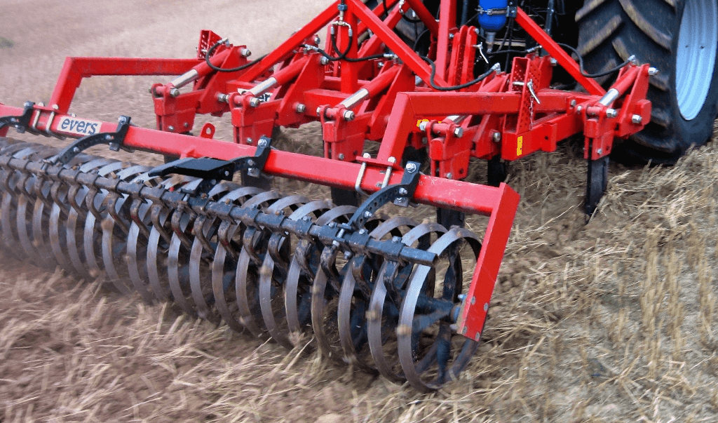 Multi purpose cultivator with V-profile roller, scrapers and obstacle protection, type Forest 