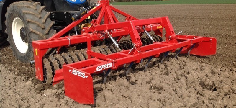 Seedbed combination with two rows with fixed tines, type Konik