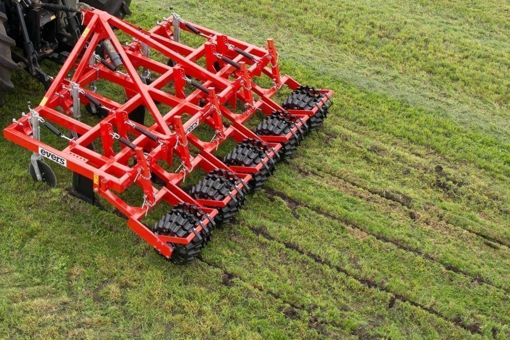 Evers Grassland subsoiler with 5 rows in action