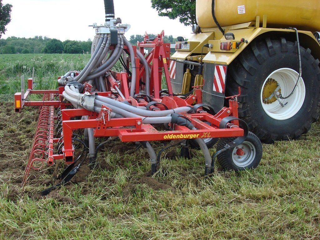 Evers slurry injector with 3 rows of spring tines, drag tines and tine harrows, type Oldenburger XL