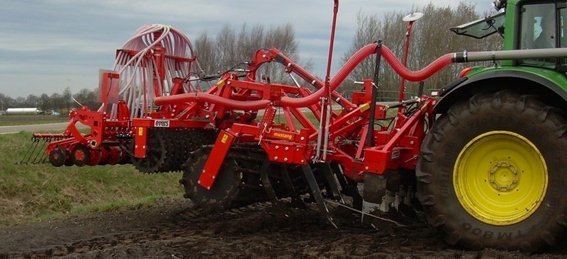 Rigid tine cultivator,  type Mustang