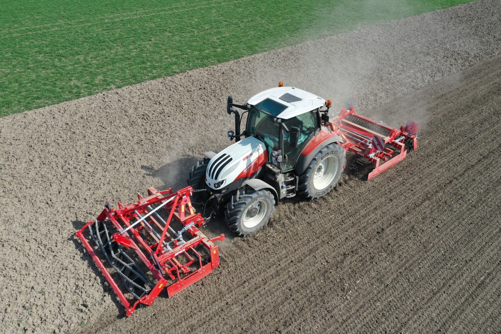 Seedbed preparer Konik+ (front model), Compact roller and Albino+ (in the rear linkage) 