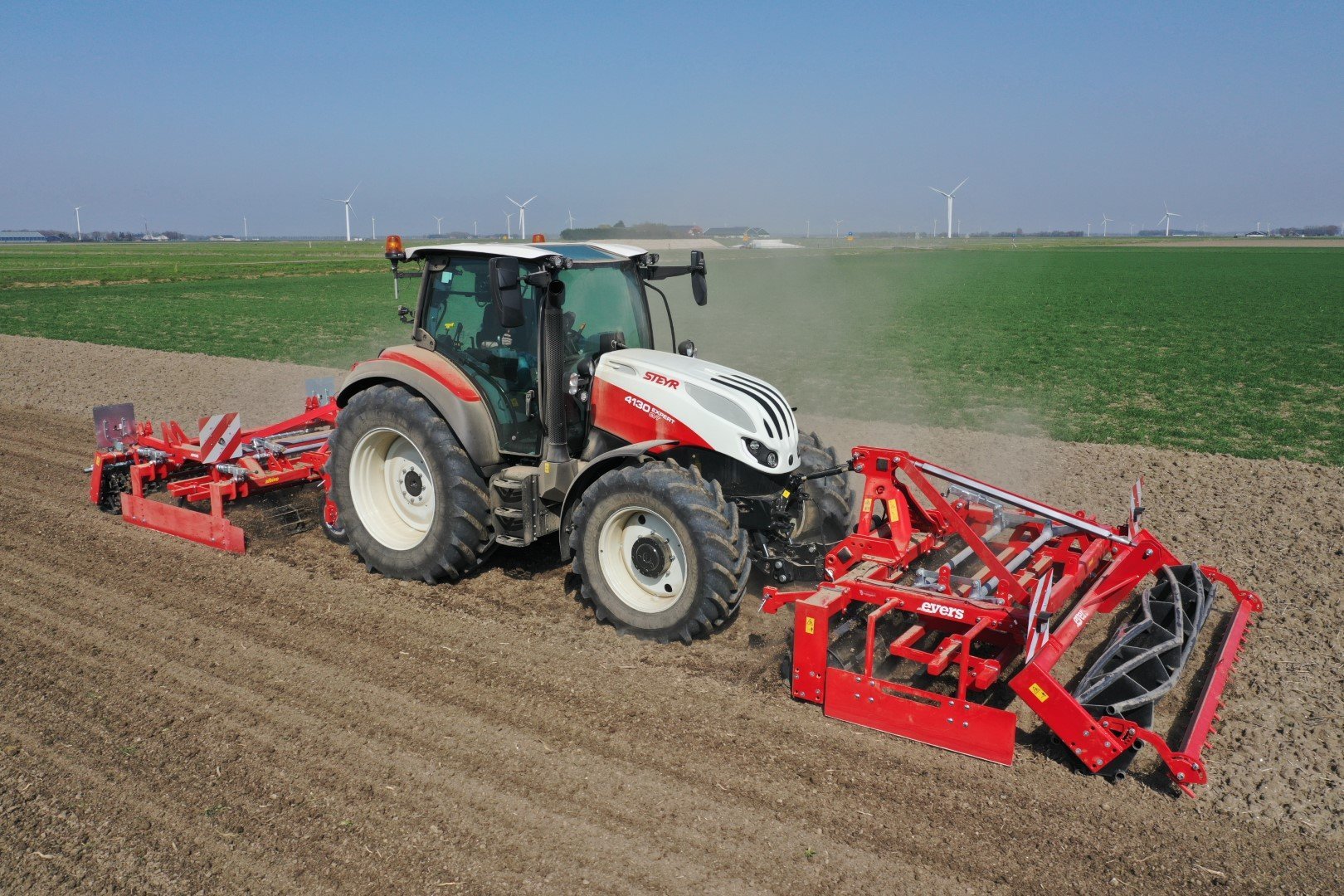 Seedbed preparer Konik+ (front model), Compact roller and Albino+ (in the rear linkage)
