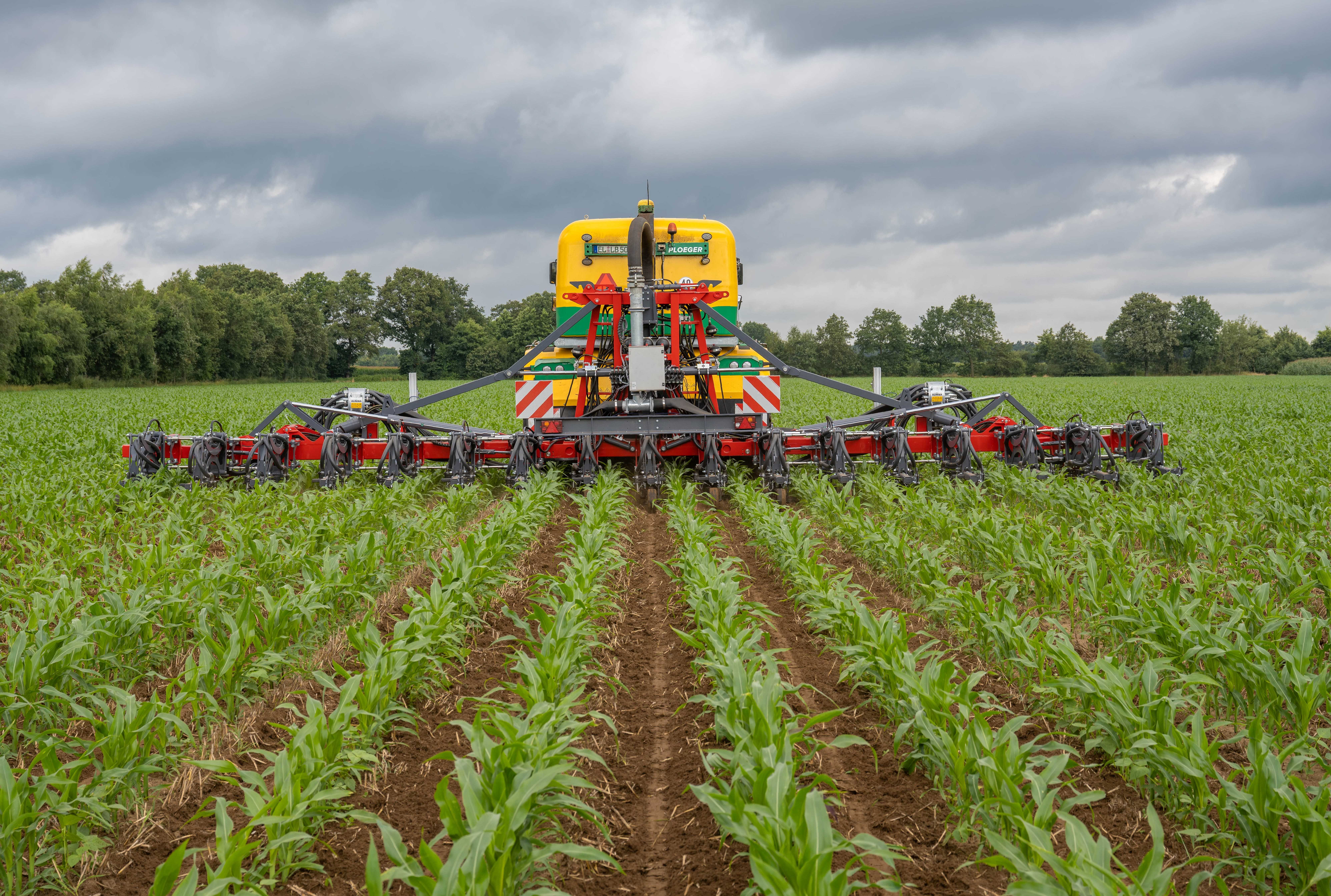 Evers Inter-row crop injectorr for 16 maize rows with camera system 
