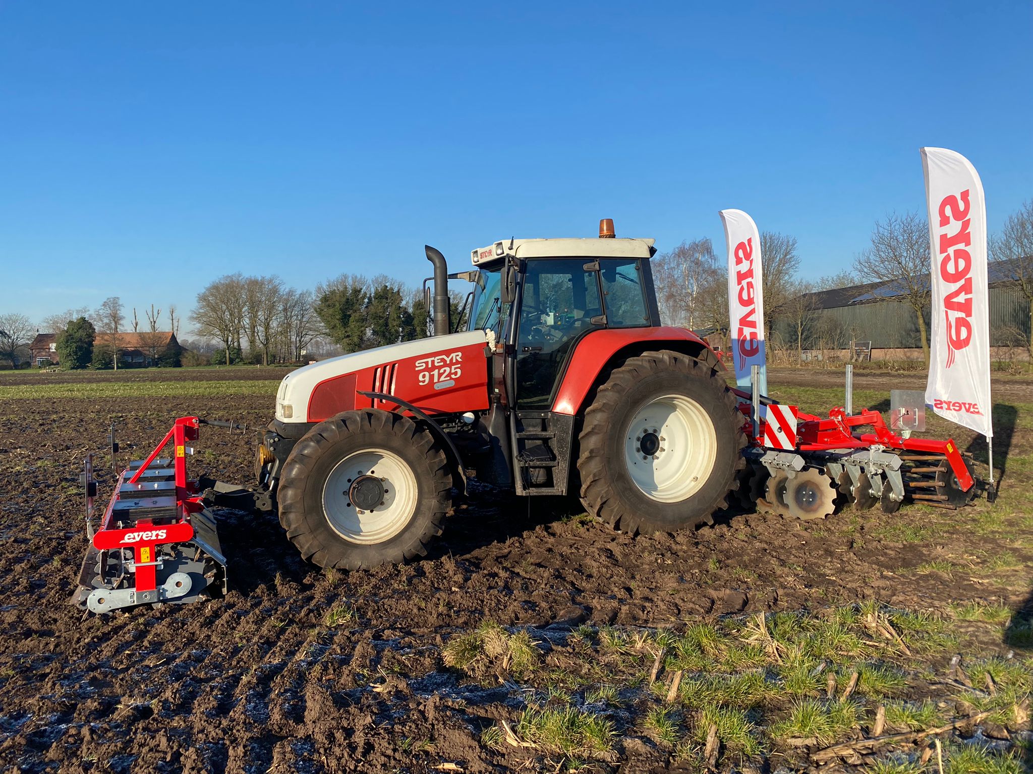 Disc harrow with rubber suspension