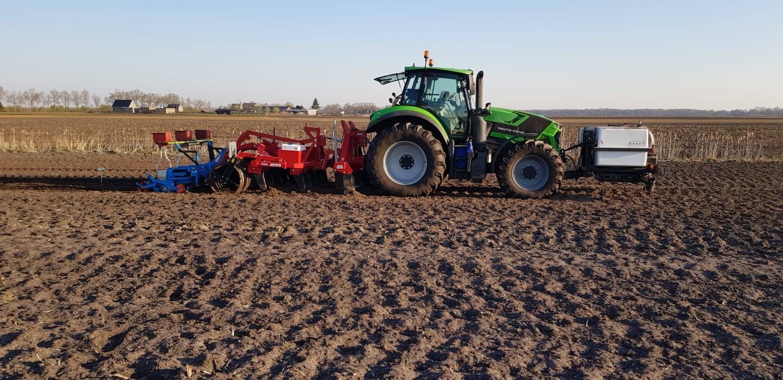 Jurgen Siebring, crop farmer decided for the Evers Holsteiner subsoiler with a Garron fixed tine cultivator