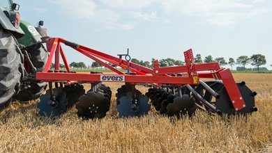 Stubble cultivation with the Evers Vario-disc harrow