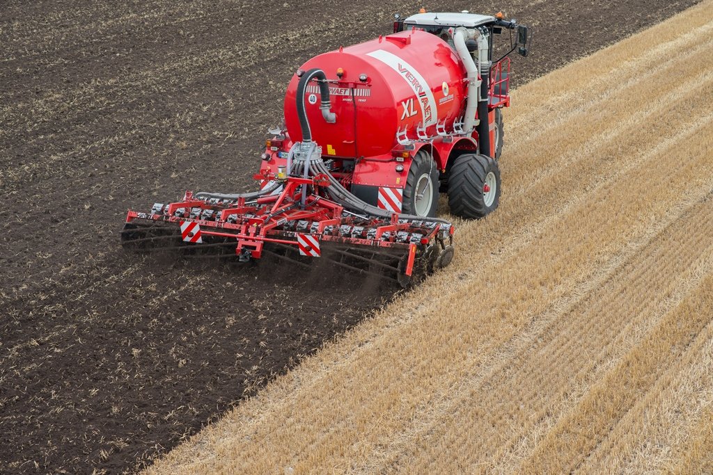 Stubble cultivation and slurry injection